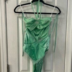 BUNDLE of 2(TWO) light green crop tops small